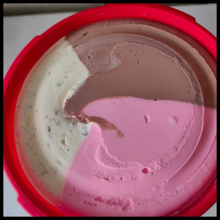 

Paket Ice Cream + Cone Conello Waffle 3 Rasa 8 Liter Neopolitan Diamon