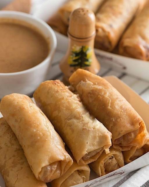 

Lumpia ayam 20 pcs VENS ART FOOD Home made dan fresh tanpa bahan pengawet