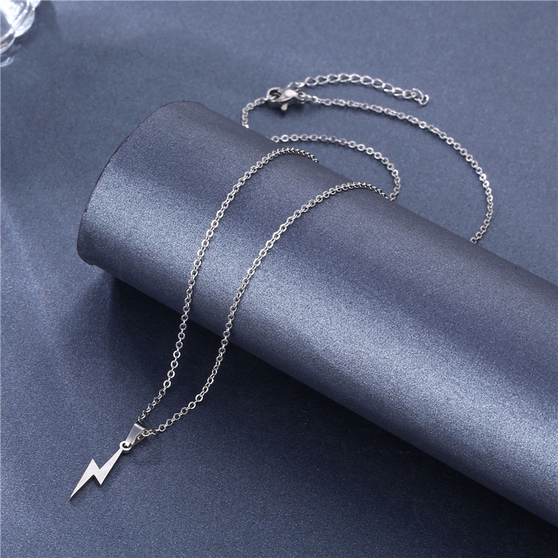 Eropa dan Amerika stainless steel Petir kalung kepribadian street fashion merek kalung hollow klavik