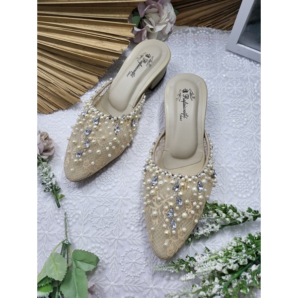 sepatu sintya cream tinggi 3cm tahu