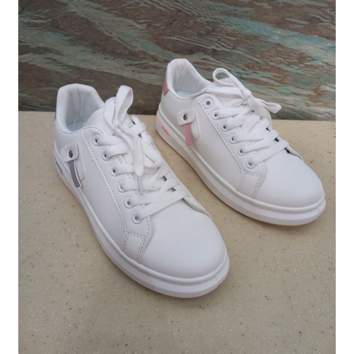 sepatu sneakers wanita original St.Moritz