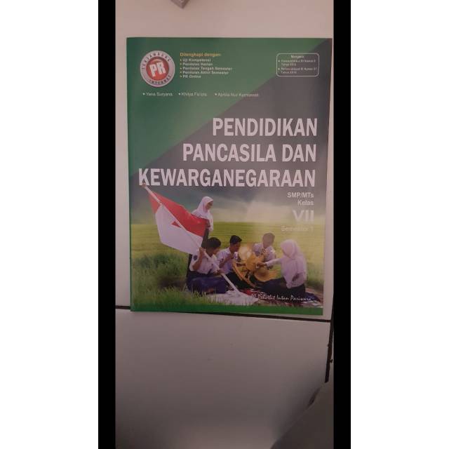 Buku PR Ppkn kelas 7 semester 1 revisi intan pariwara