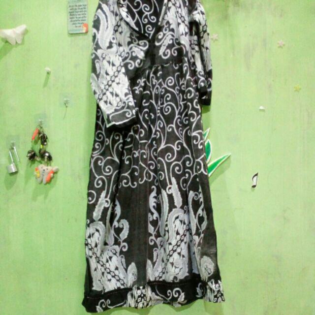 Batik Couple Batik Keluarga Ibu Ayah Dan Anak Maura Couple Sania Ruffle Modern ( Ulir Putih  )