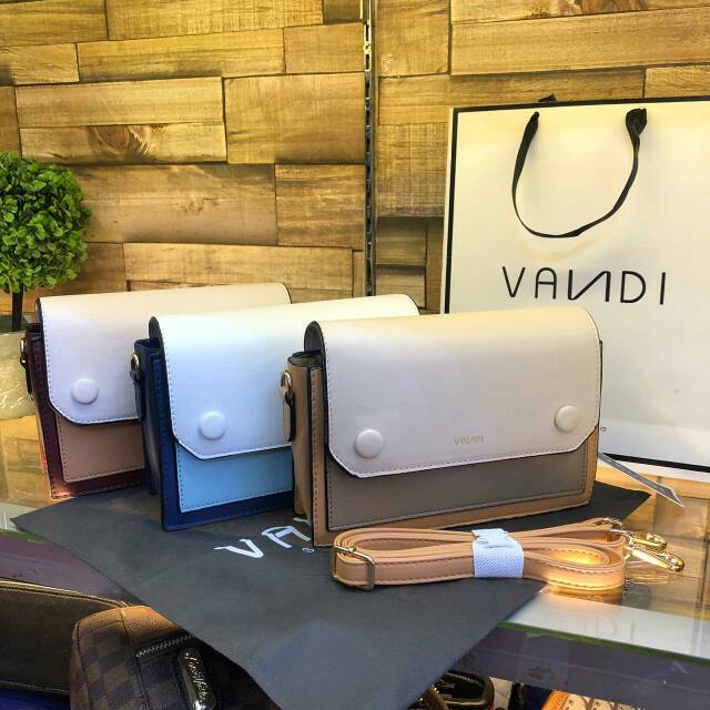 

VANDI BUTTON ORIGINAL WITG PAPERBAG N COVERBAG MERK VANDI