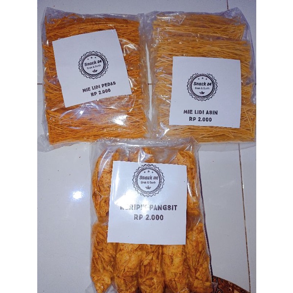 

Cemilan jadul mie lidi pedas/mie lidi asin/keripik pangsit/ makaroni pedas 1 pack