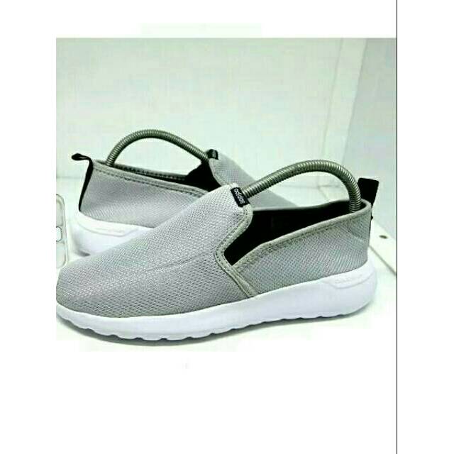 Sepatu adidas Slip On. Sepatu Olahraga. Sepatu Adidas Cowok Cewek. Adidas Laki Perempuan.