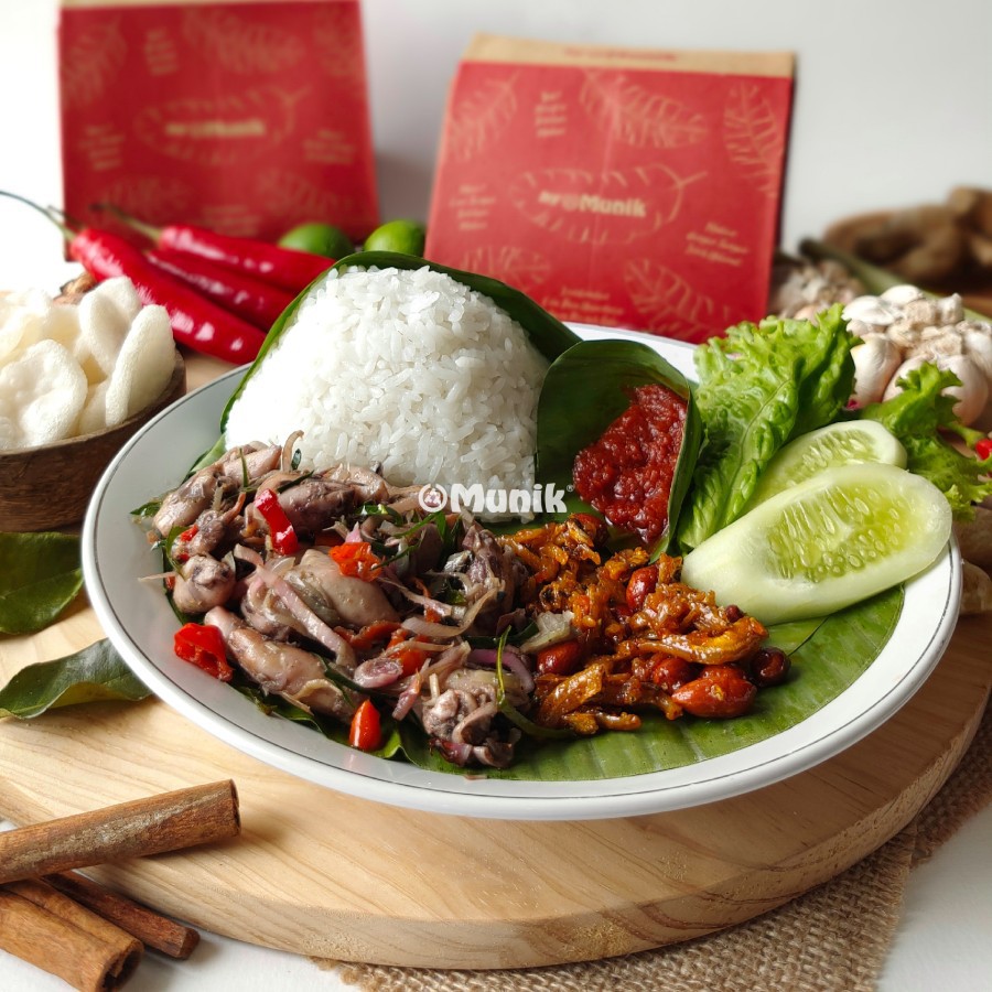 

Munik Resto's Nasi Rames Cumi Asin Sambal Matah