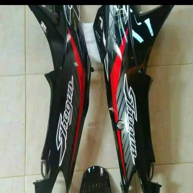 Cover body samping kanan kiri suzuki shogun 125 R/125 SP 2004-2006