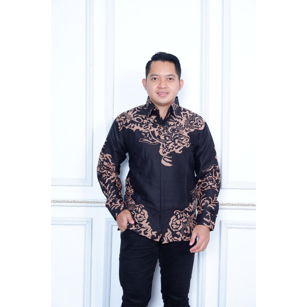 PEKSI UWER HITAM KEMEJA BATIK PRIA SOLO LENGAN PENDEK LAPIS FURING ATASAN BATIK PREMIUM MODERN ATASAN BATIK PREMIUM MODERN BATIKSOLOAMANAH GEMBIROLOKO GEBER GUNUNGAN NAKULA 2 GUNUNGAN EMAS PEKSI LUHUR MADUKARA CENDRAWASIH ARINDA INDIGO JAGO SOGAN PEKSI