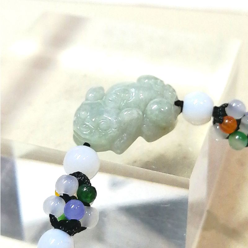 Giok Jadeite Pixiu dengan Knotting Bracelet