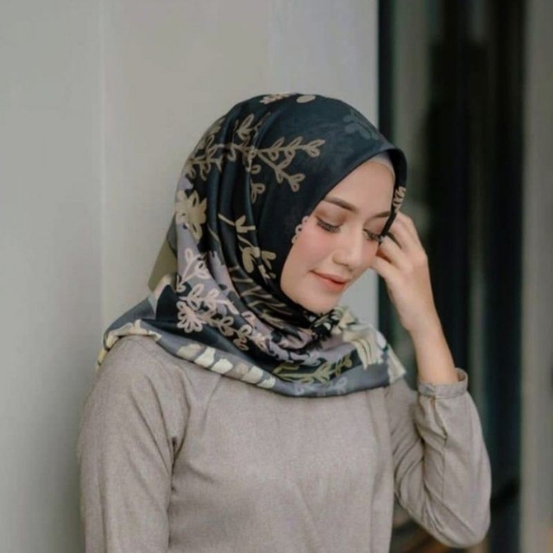 Terbaru !! Hijab Segiempat Voal Motif Aisha Hitam Kerudung Segiempat Motif