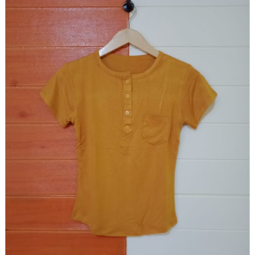 Atasan kaos oval kancing kantong polos lengan pendek Atasan kaos oval kancing kantong polos lengan pendek
