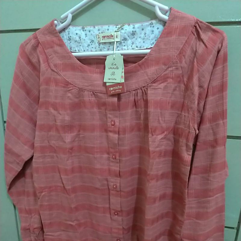Blouse wanita Corniche