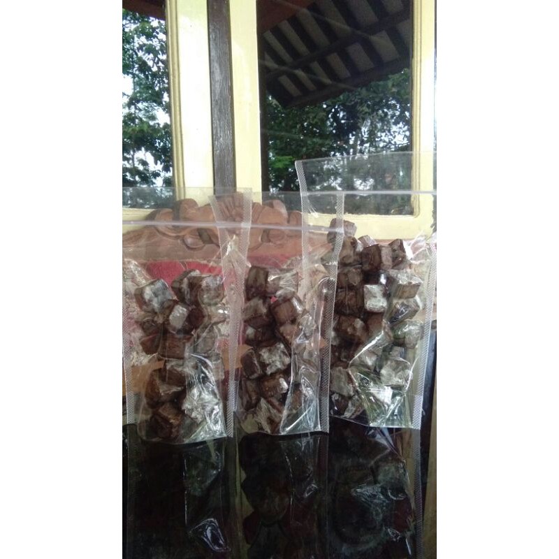 

coklat kacang isi 20