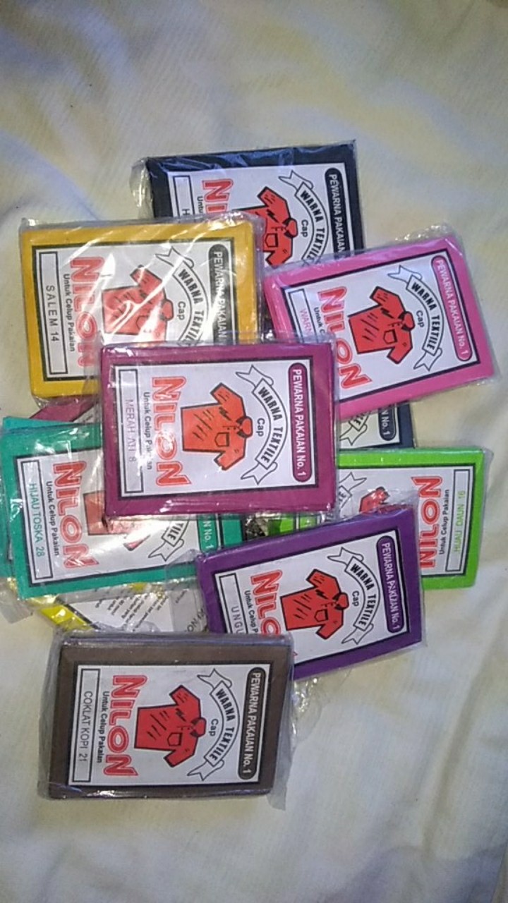 Pewarna Pakaian Nilon 10 Bungkus Per Satu Warna = 7.500