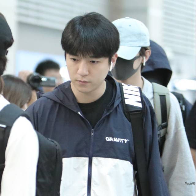 [ READY STOCK ] DAY6 GRAVITY WINDBREAKER / JACKET