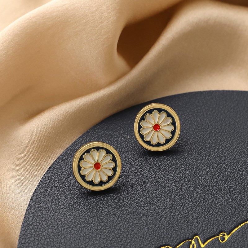 Anting Stud Desain Daisy Gaya Vintage Elegan Untuk Aksesoris Wanita