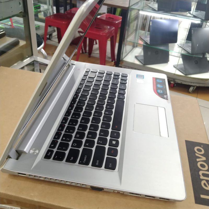 Laptop LE Ideapad 500-14ISK Ram 8GB Core i5 gen5 SSD 256 VGA 2GB Mulus Sangat