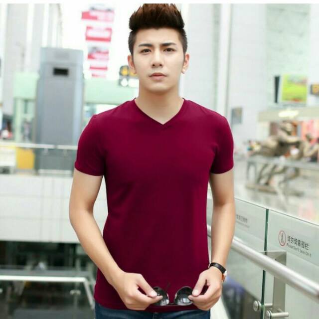 BAJU LEBARAN Kaos pria v neck katun combed 24S 100  Diskon