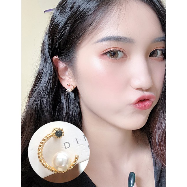 LRC Anting Tusuk Fashion Gentle And Delicate Earrings Imitation Pearl S925 Silver Earrings F75334