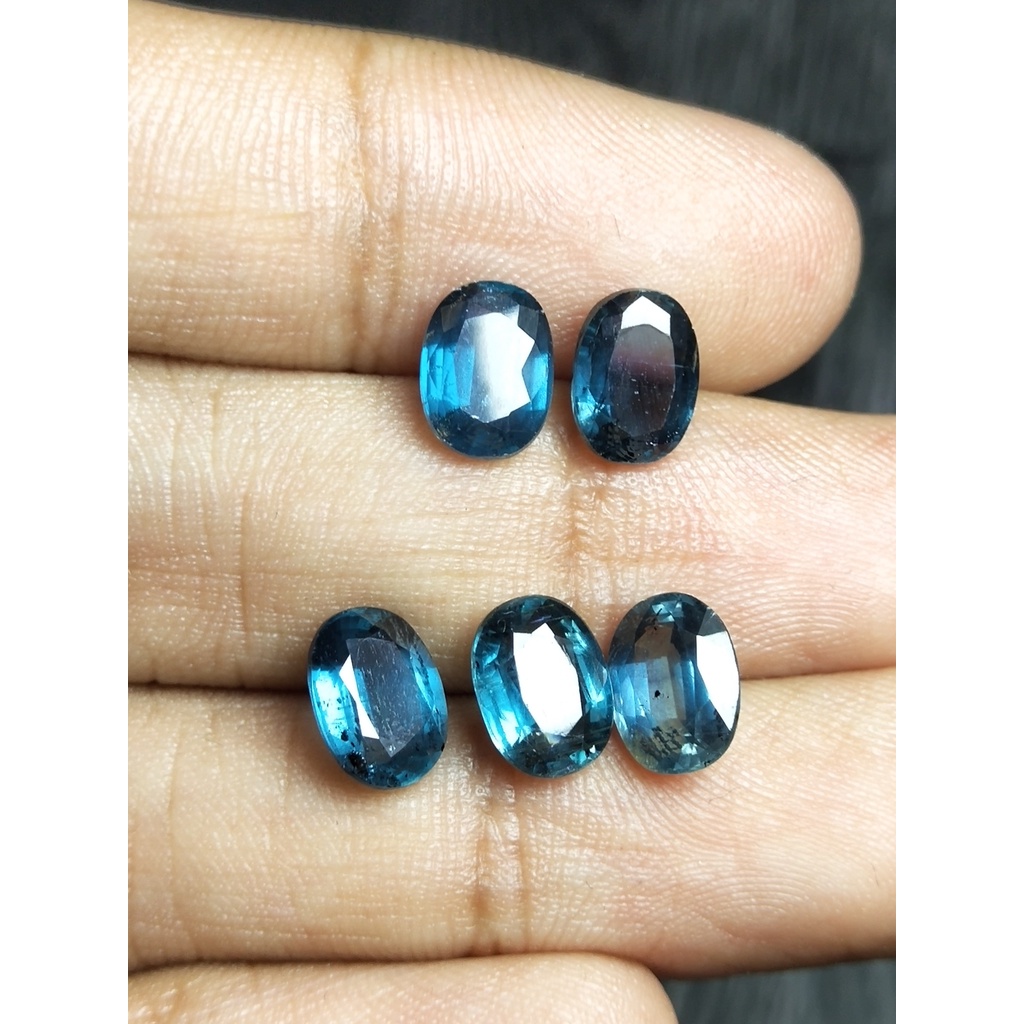 Natural Green Kyanite / Green Sapphire Australia 8 x 6 mm