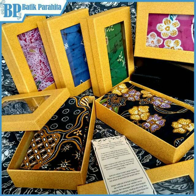 

Kemasan Kado Batik Tulis Parahita