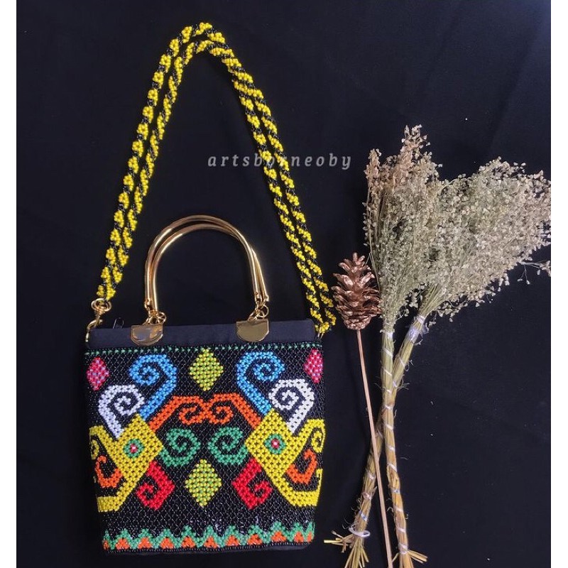 TAS MANIK MOTIF DAYAK