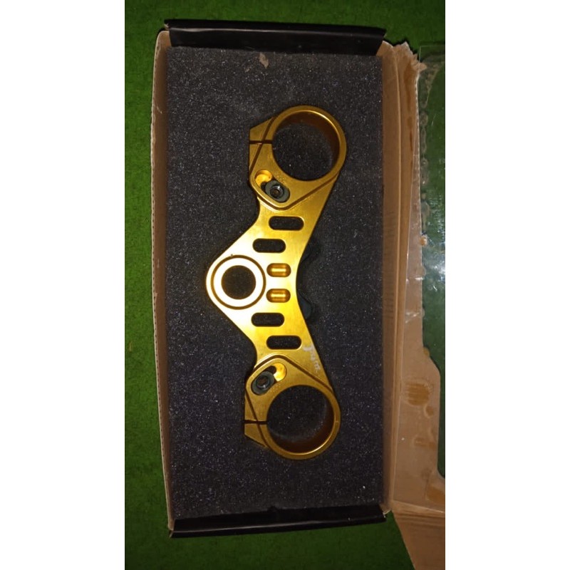 Triple clamp R15v3 Tracer Gold.