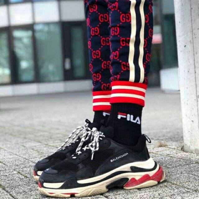 harga balenciaga triple s