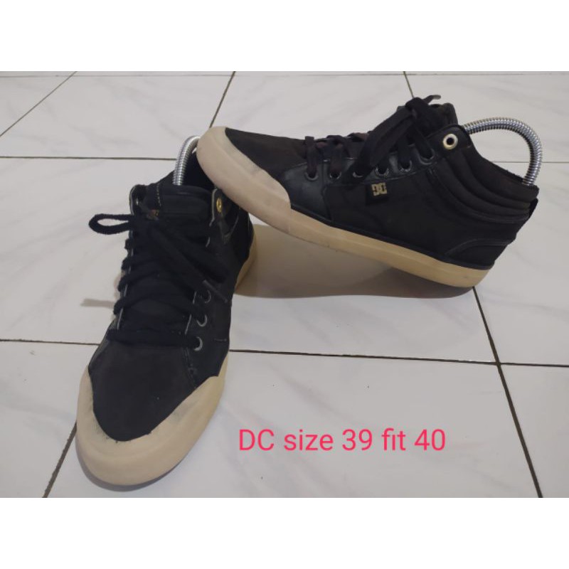 sepatu DC black second original