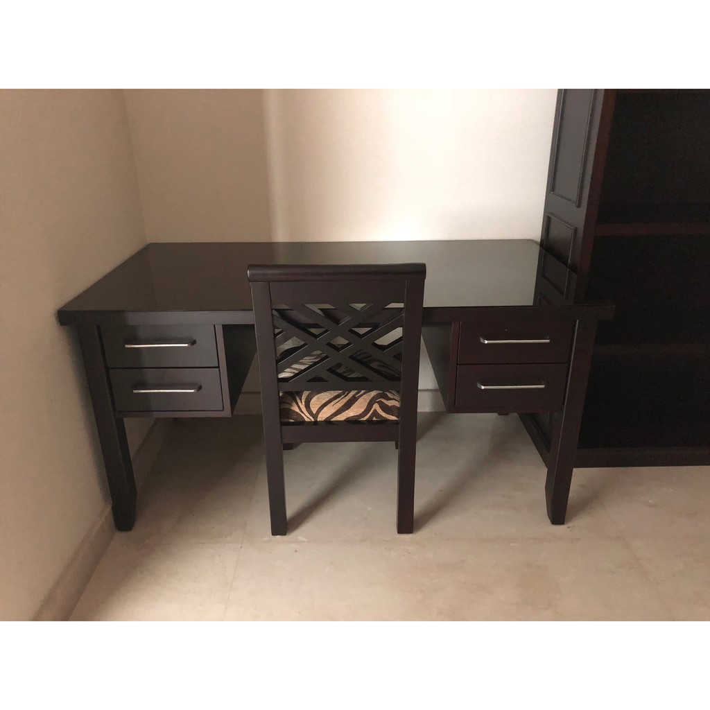 Meja dan kursi kerja set
