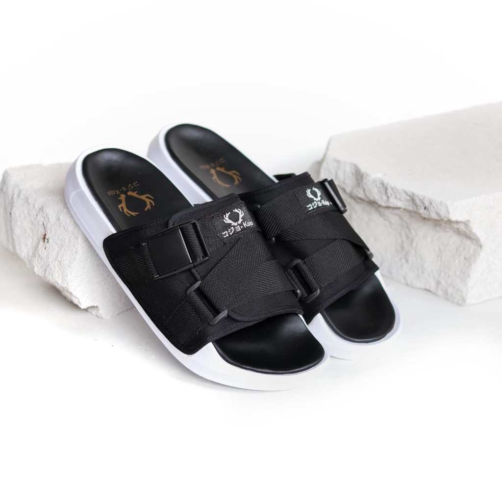 PANDEMIC BLACK ORIGINAL x KOJO Sandal Casual Hitam Pria Sendal Slide Jalan Santai Harian Slippers Hangout Main Kondangan Lebaran Slop Selop Karet Premium Slip On Remaja Dewasa Flip Flop Kerja Formal Sport Fashion S1 Footwear Keren Terbaru Kekinian Branded