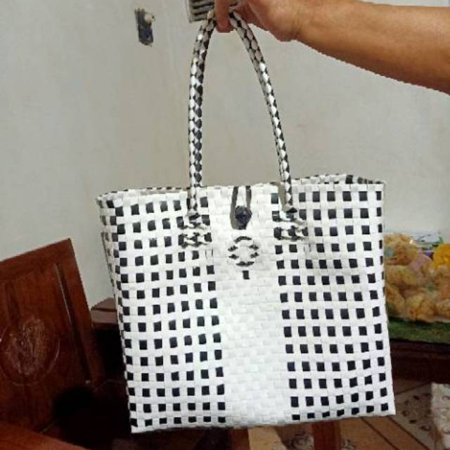 

Tas Monochrome Horizontal White