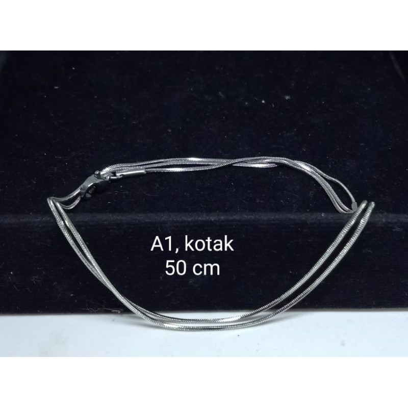 LA123. kalung titanium 50 cm kotak