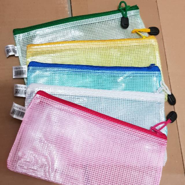 

ZIPPER POCKET GIRO MOTIF