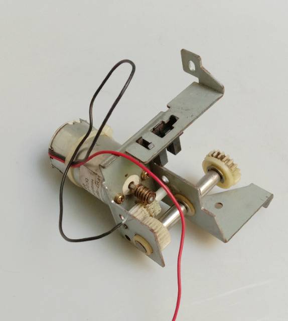 KR 12 SPUR WORM GEARBOX DC MOTOR 12.6V 0.6AMP