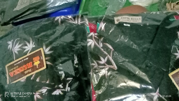 Ruzza Batik Couple Motif Kipas Seragam Keluarga Modern Hitam Merah