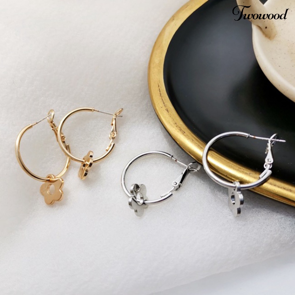 1 Pasang Anting Hoop Bentuk Bunga Bahan Metal Alloy Untuk Liburan