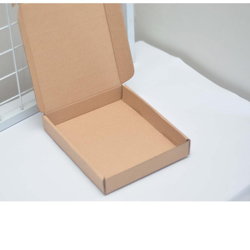 

Gratis Ongkir!! (yan-1272) Kardus Packaging Dus Pizza Packing Corrugated Box Polos 29,5 x 26 x 6 cm