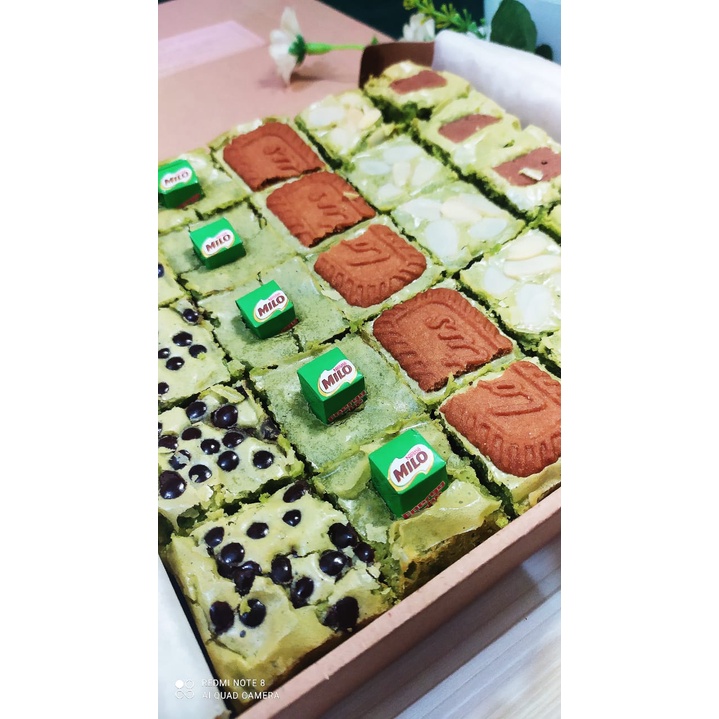 Brownies Bella Premium Matcha Browns Brownies FUDGY Panggang Sekat Green Tea II New Year Hampers