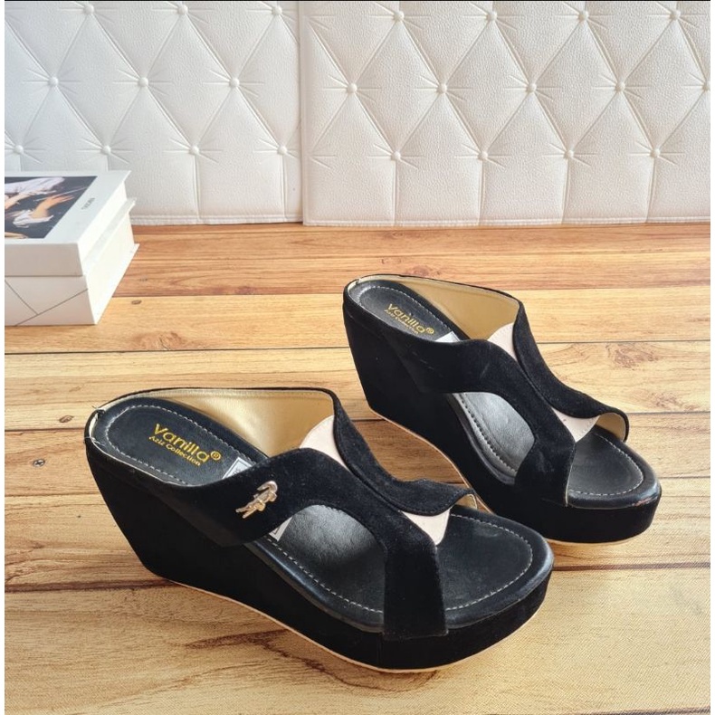 ABBUSHOES DH 196 Sandal Wedges Bahan Suede 7cm