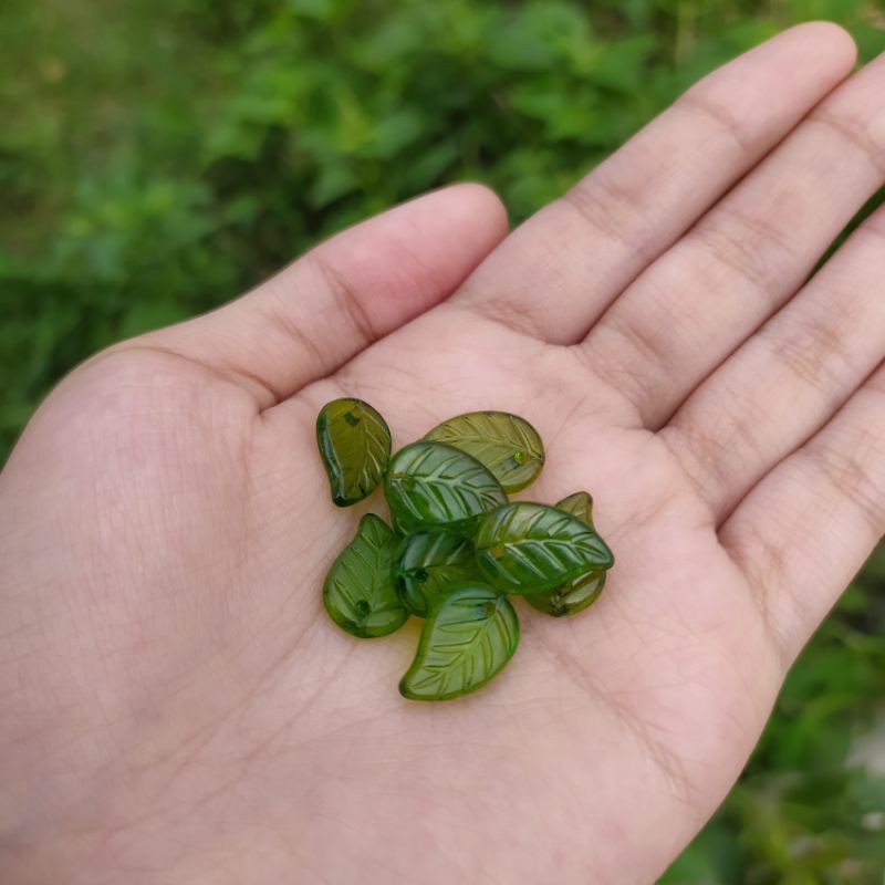 

Manik Daun Kecil Hijau - 10gr