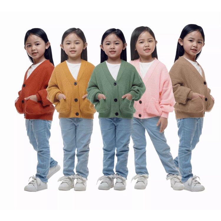 Lova Eireen Sweater Cardigan Rajut Wanita Anak Perempuan / Crop Juan Cardy Lova / Sweater Kardigan Anak Perempuan / Cardigan Outer Rib / Kardi Rajut Anak Kancing 3 / Pakaian Anak Korean Style / Baju Rajut Anak Cewek Tebal Murah Terbaru 2021 Umur 3-7