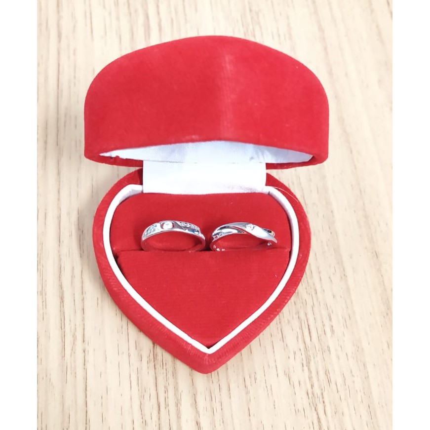 KOTAK CINCIN BENTUK LOVE SEDANG BAHAN BLUDRU