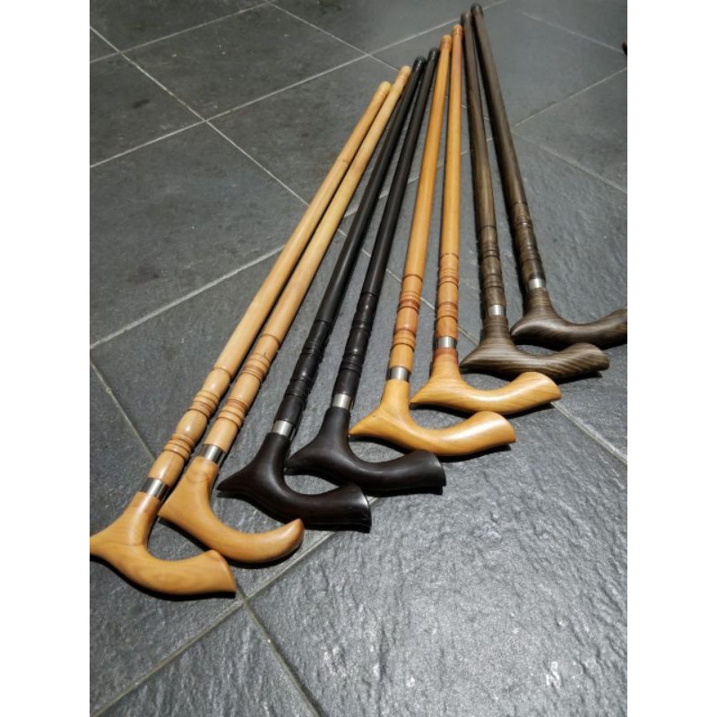 tongkat jalan kayu bertuah