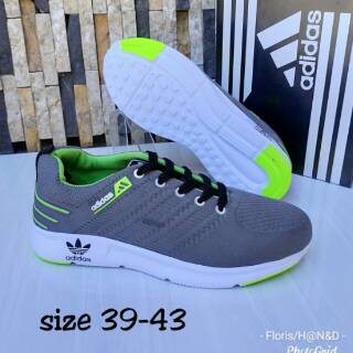  Sepatu  Adidas  Import bhn ringan  membuat penampilan mu 