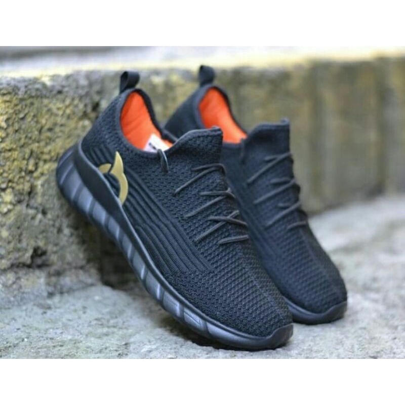 Sepatu Sneakers Ortuseight Invaders All Black
