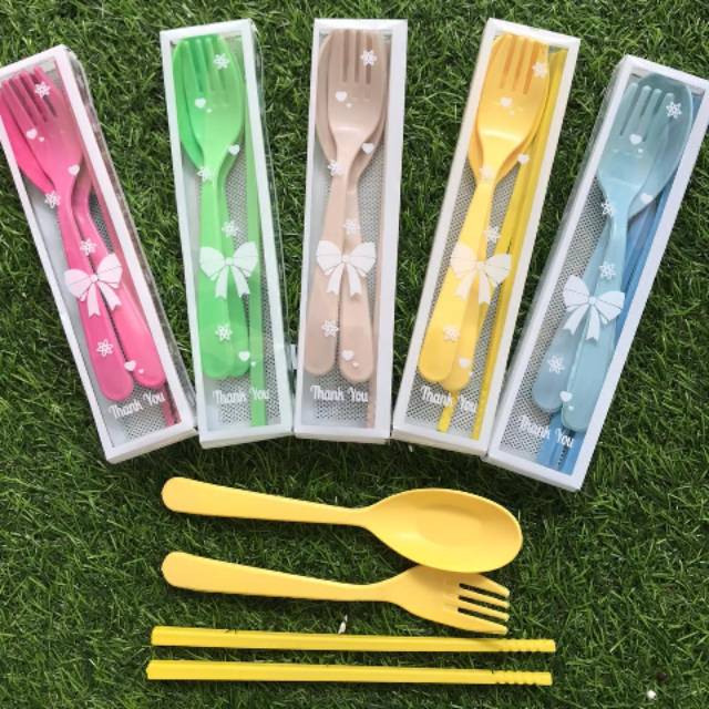 Souvenir Pernikahan Sendok Garpu Sumpit Lokal Sendok Set Plastik Sendok Makan Kemas Mika Motif