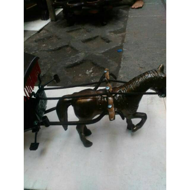 Miniatur Delman Bahan Besi