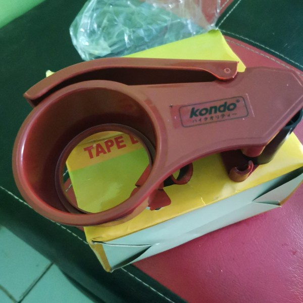 Dispenser Lakban Tape Dispenser 2 inch Cutter 2&quot; Tempat Isolasi 2inch Merk KONDO warna Merah Alat Pemotong Potong Lakban